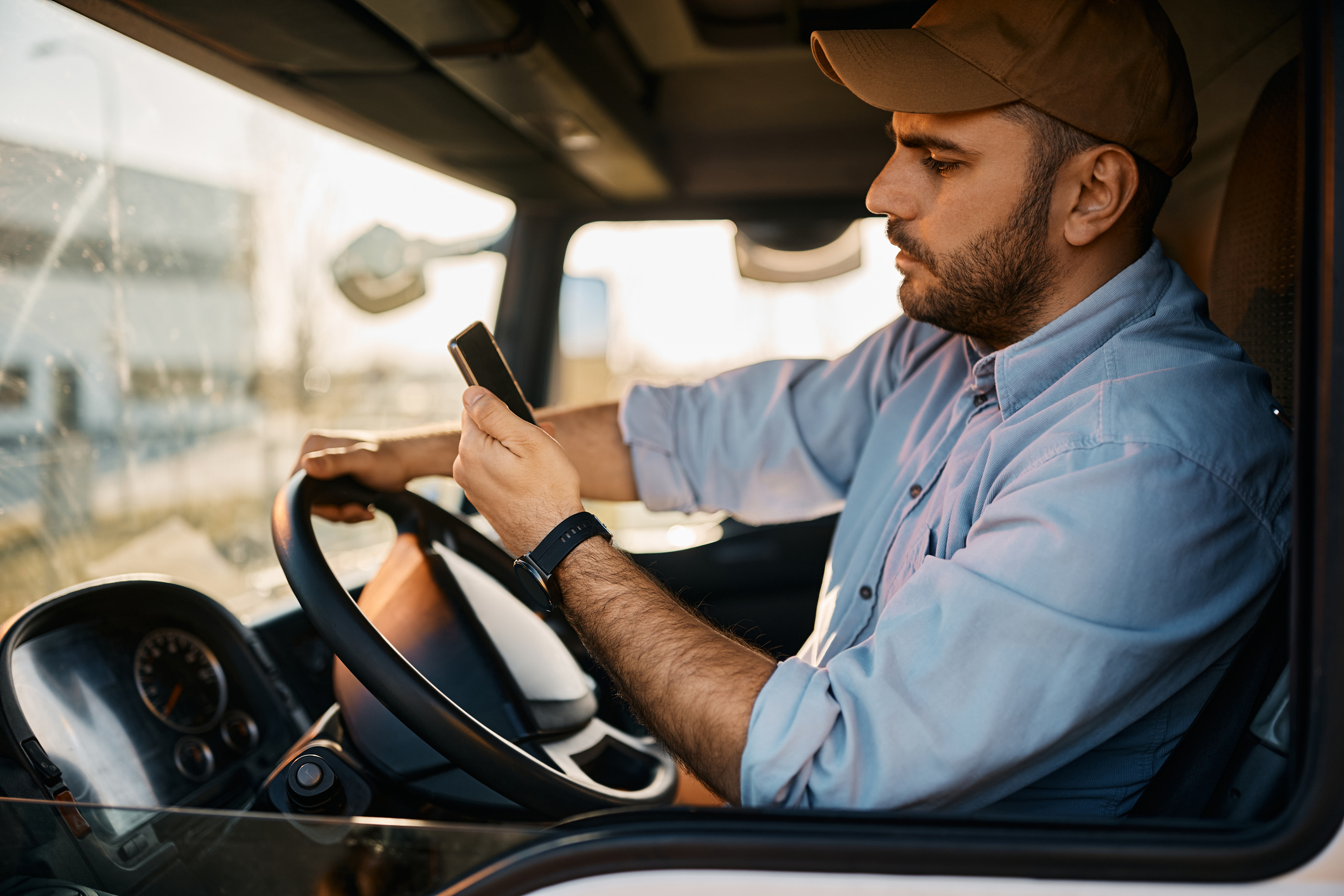 5 Key Insights on Distracted Driving That Employers Need to Know